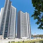 Skyline III Pool & Coworking By Ele Apartments