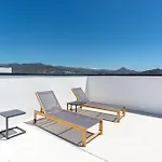 Skyline III Pool & Coworking By Ele Apartments