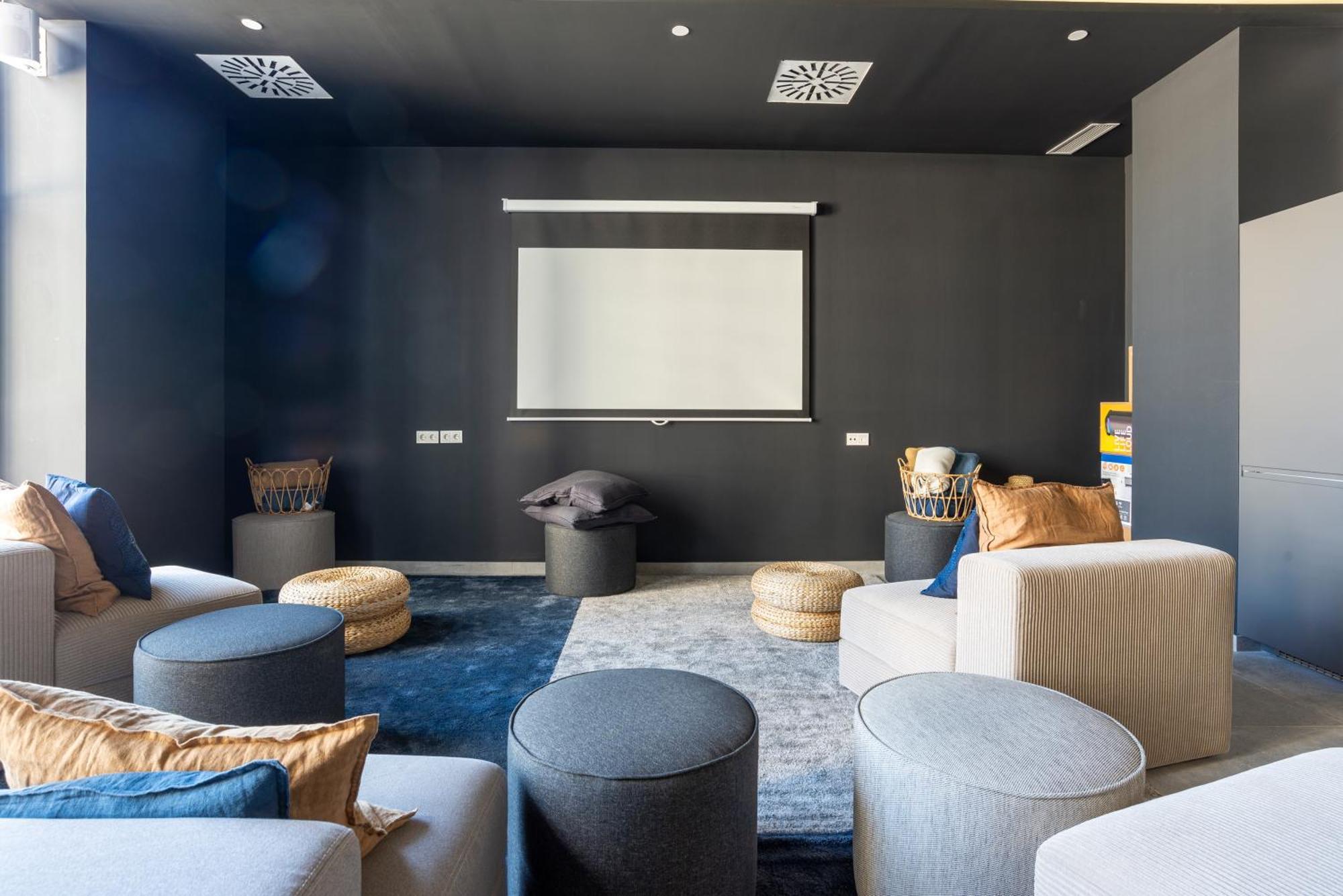 Skyline Iii Pool & Coworking By Ele Apartment